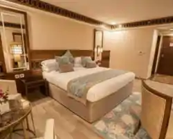 Violet Hotel thumbnail