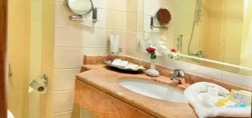 Zowar International Hotel image