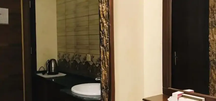 Revan Hotel image